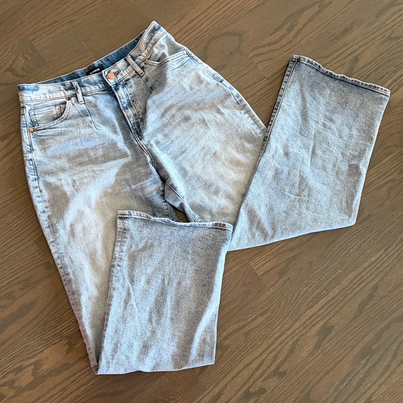 Express High Waisted Light Wash Pleated Wide Leg Jeans | 4R - Picture 8 of 11